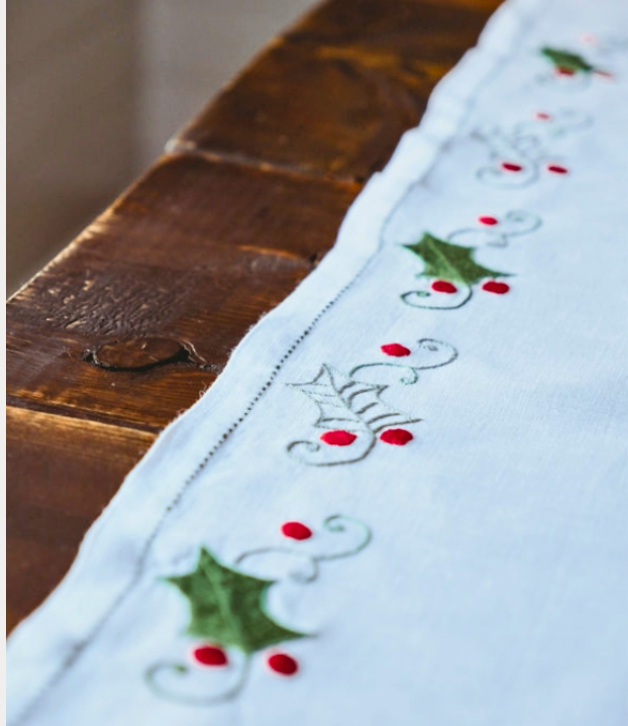 Maison d'Haiti Table Runners - Christmas Holly